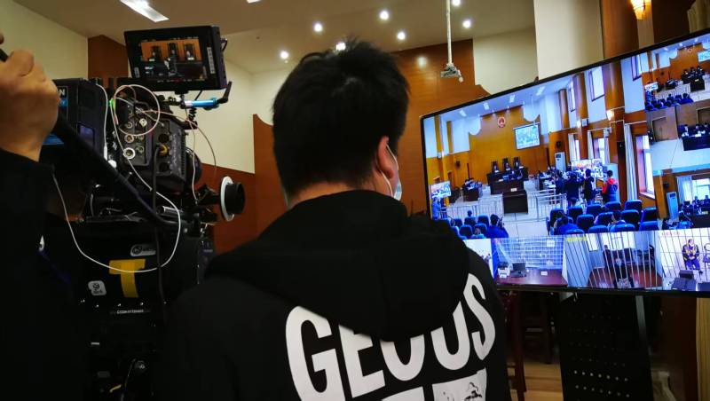 AI生成VS人工创意——莘县广告片拍摄公司的技术浪漫主义实践